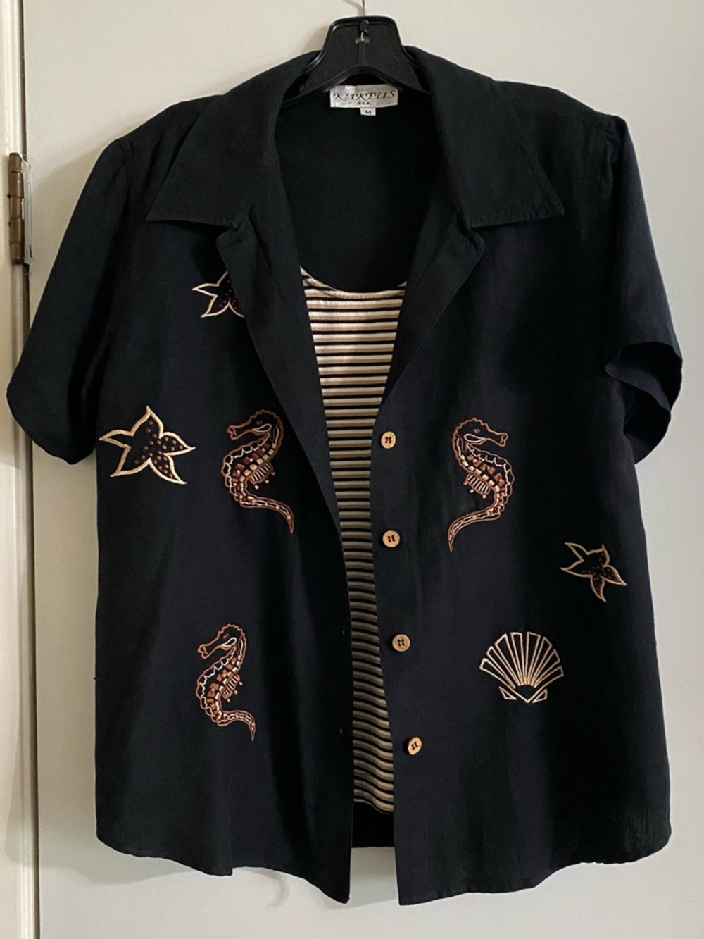 Kaktus Black Short Sleeve Button-Front Shirt with Embroidered Seahorses